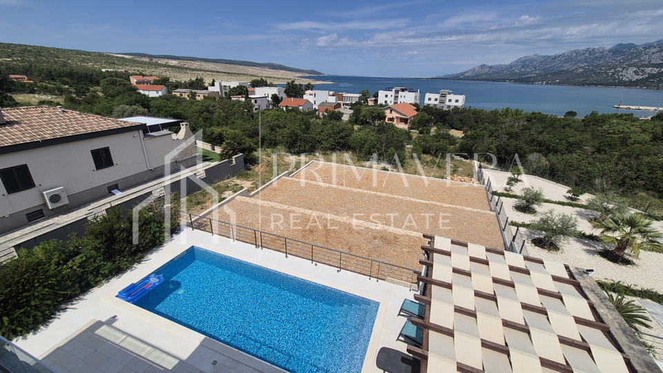 ROVANJSKA &ndash; Luksuzna samostoje&cacute;a vila s bazenom&comma; prostranom oku&cacute;nicom i panoramskim pogledom na more