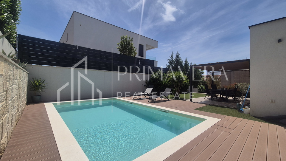 Sveti Filip i Jakov&comma; a duplex house with a pool