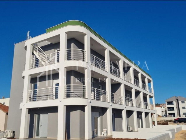 Zadar, Plovanija, penthouse with a roof terrace, 121,32 m2