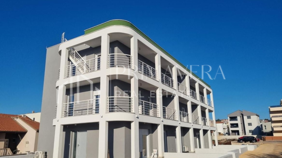 Zadar, Plovanija, penthouse with a roof terrace and a sea view, 121,83 m2