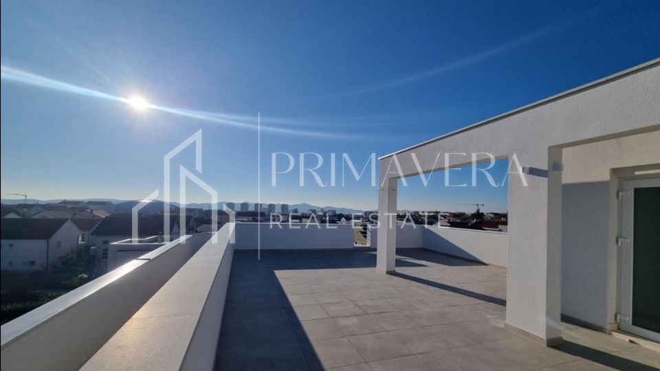 Zadar, Plovanija, penthouse with a roof terrace and a sea view, 121,83 m2