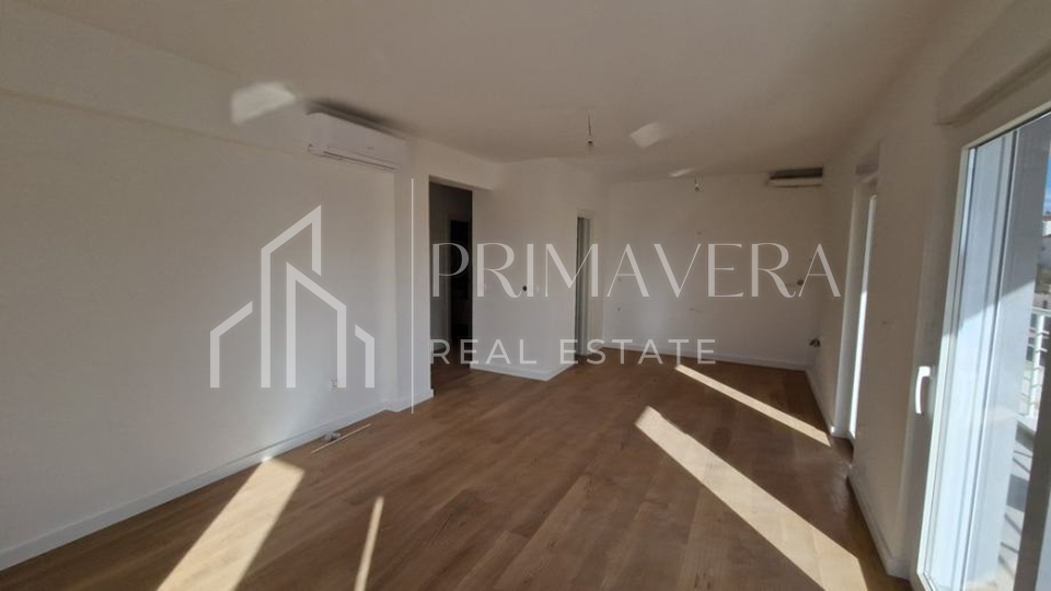 Zadar, Plovanija, penthouse with a roof terrace and a sea view, 121,83 m2
