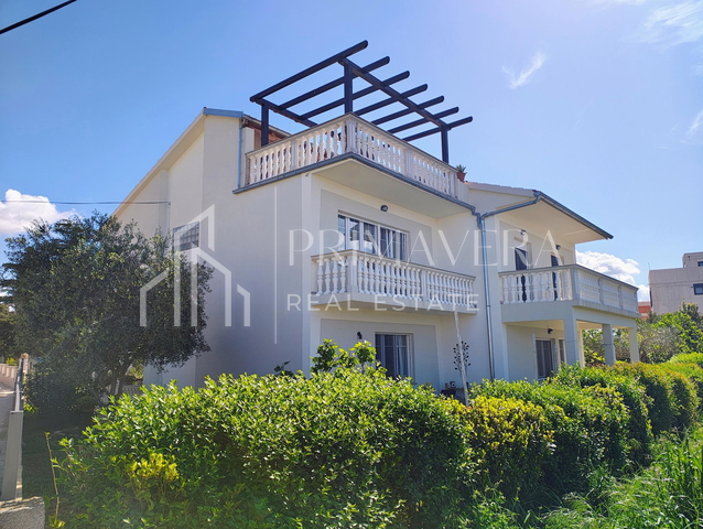 Sukošan, kuća katnica u blizini mora, pogled na more