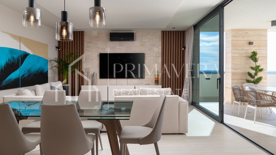 Luksuzna vila s bazenom i pogledom na more&comma; Podvr&scaron;je&comma; Ra&zcaron;anac