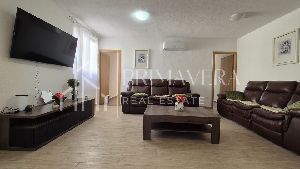 Maslenica, a three bedroom apartment with a beautiful sea view