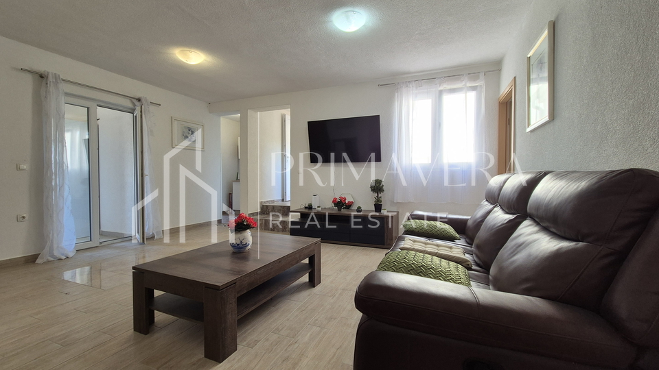 Maslenica, a three bedroom apartment with a beautiful sea view