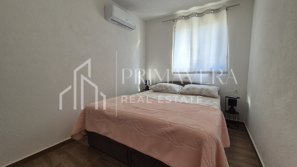 Maslenica, a three bedroom apartment with a beautiful sea view