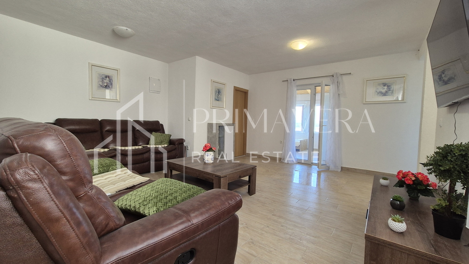 Maslenica, a three bedroom apartment with a beautiful sea view