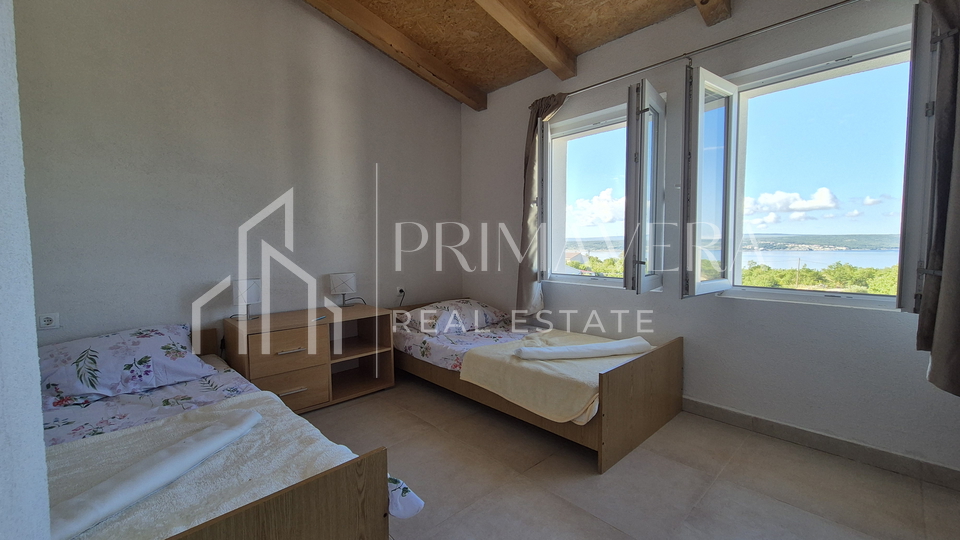 Maslenica, a three bedroom apartment with a beautiful sea view