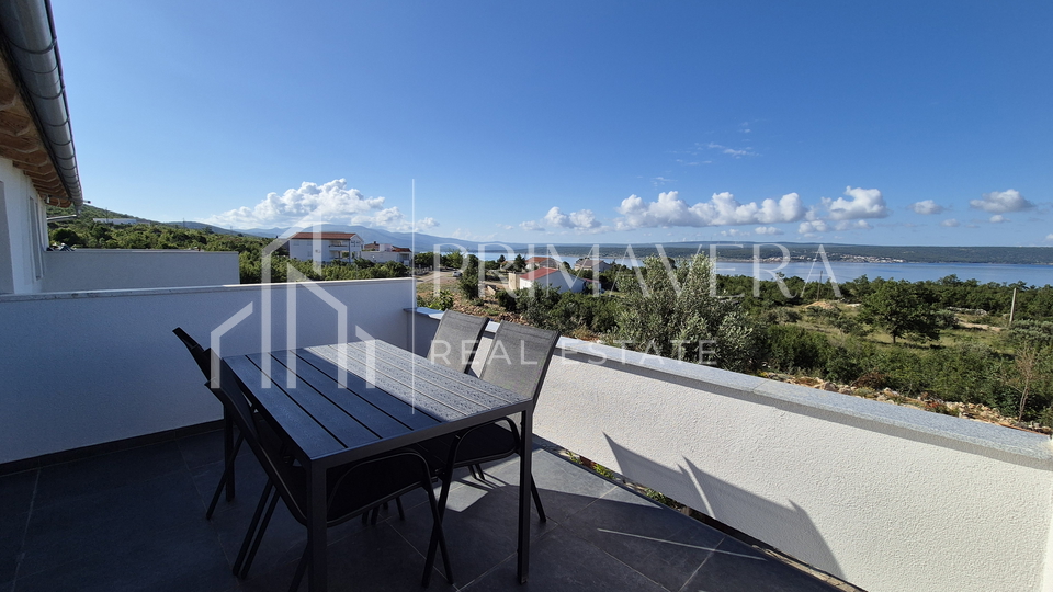 Maslenica, a three bedroom apartment with a beautiful sea view