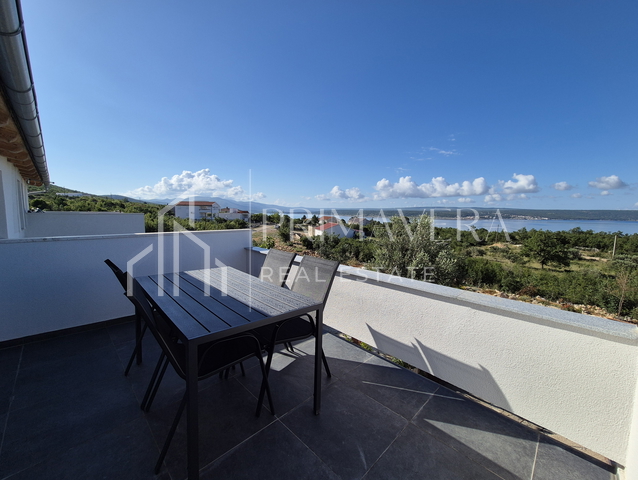 Maslenica, a three bedroom apartment with a beautiful sea view