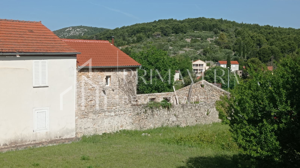 Banj&comma; Pa&scaron;man&comma; kamena ku&cacute;a u nizu