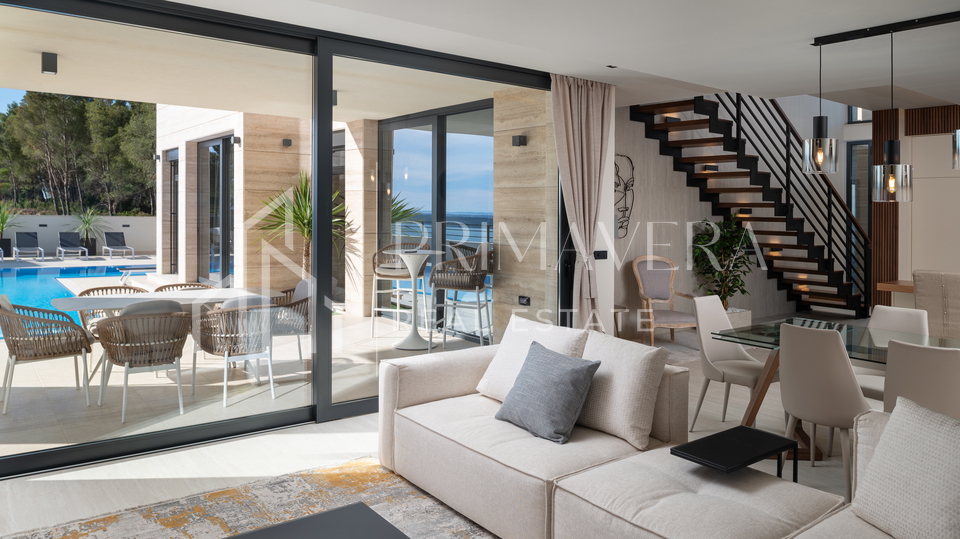 Luksuzna vila s bazenom i pogledom na more&comma; Podvr&scaron;je&comma; Ra&zcaron;anac