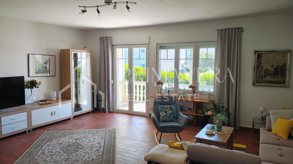 Suko&scaron;an&comma; ku&cacute;a katnica u blizini mora&comma; pogled na more