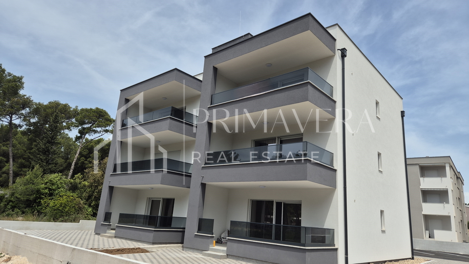 Pakoštane, new building, apartment on the ground floor with a garden, S1