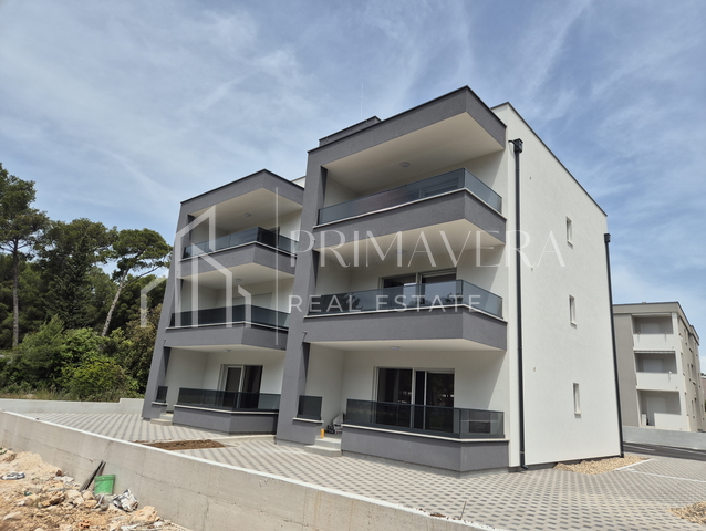 Pakoštane, new building, apartment on the ground floor with a garden, S1