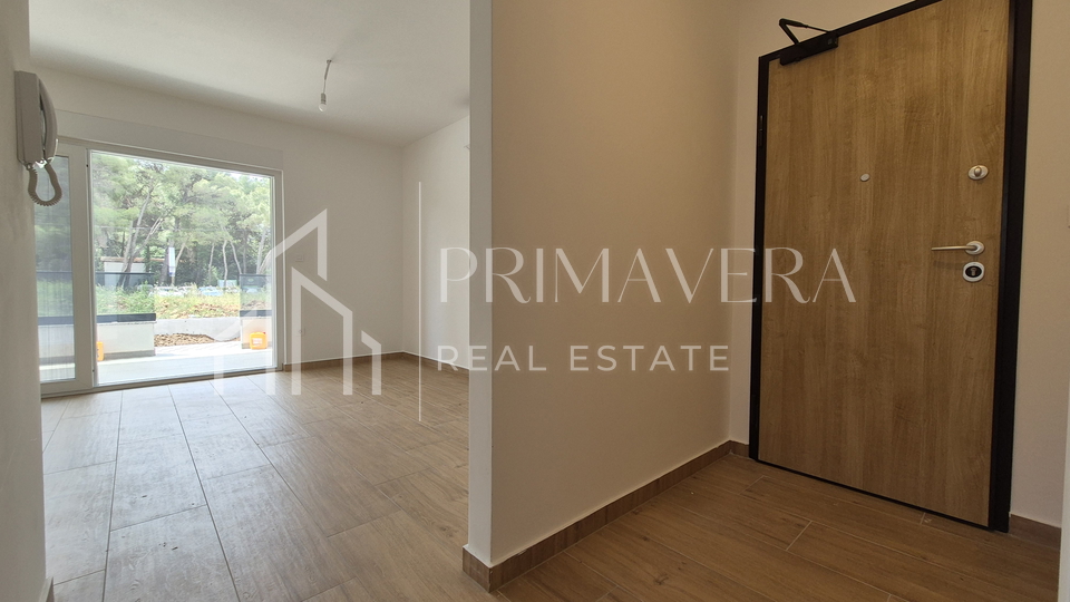 Pakoštane, new building, apartment on the ground floor with a garden, S1