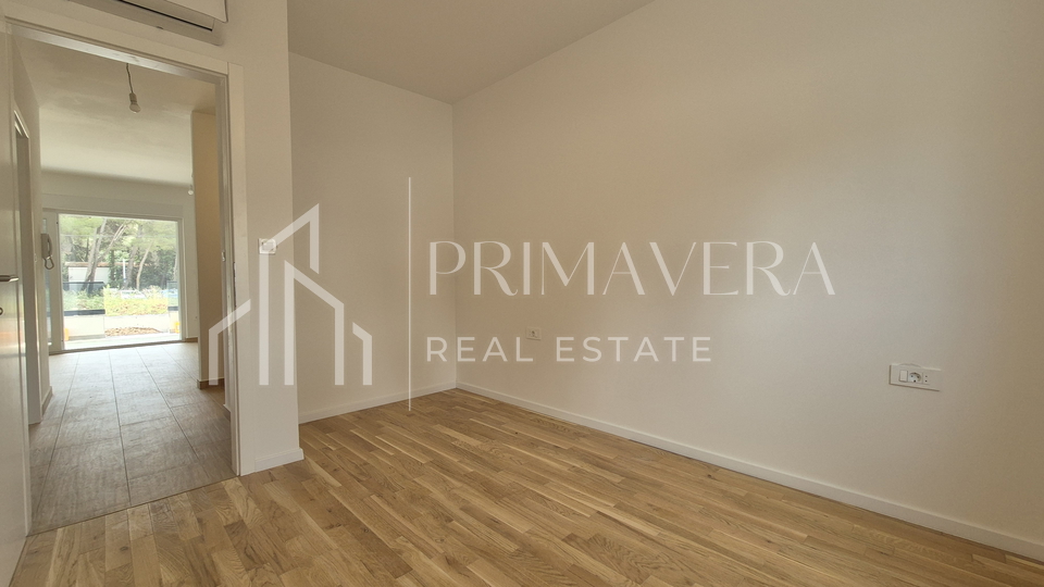 Pakoštane, new building, apartment on the ground floor with a garden, S1