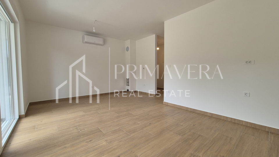 Pakoštane, new building, apartment on the ground floor with a garden, S1