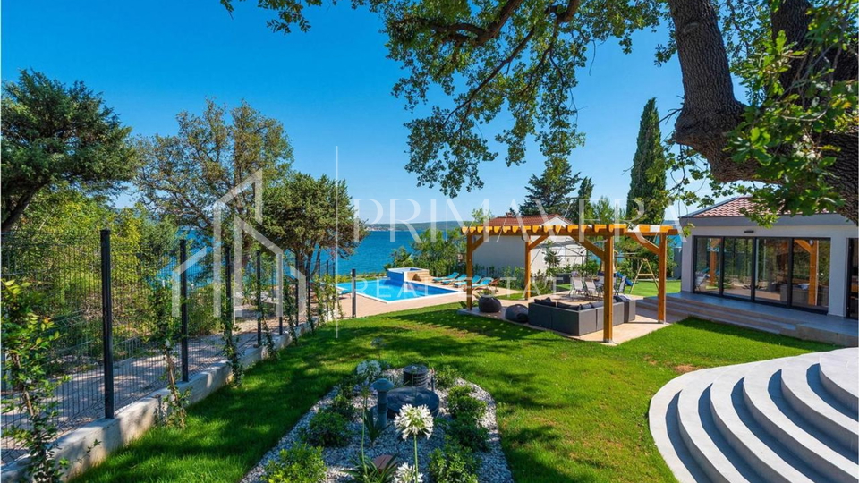 Posedarje, a unique pool villa, 1st row to the sea