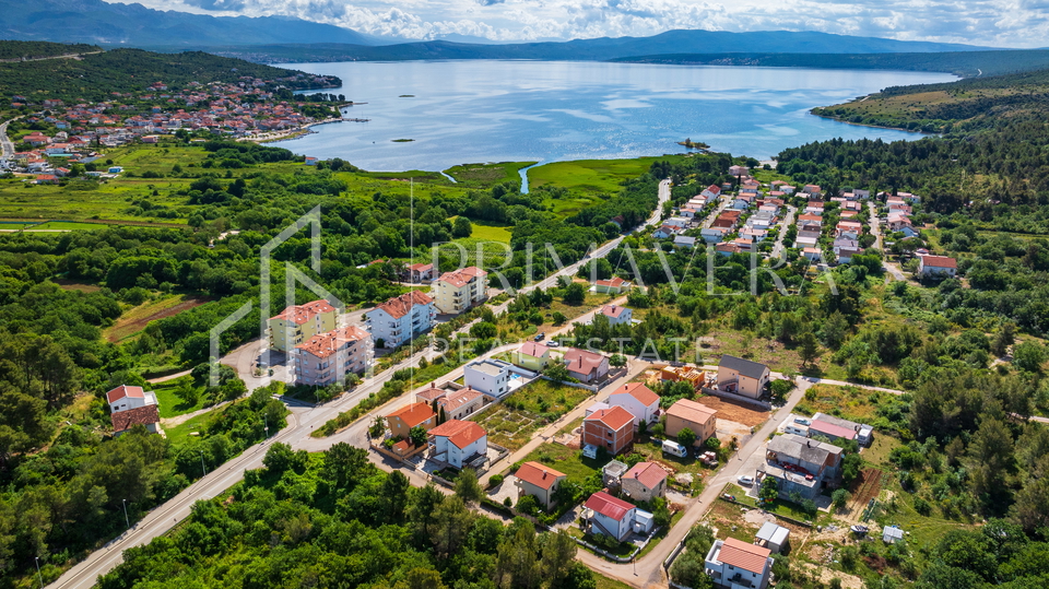 Posedarje, novi stan s prekrasnim pogledom na more i vrtom!