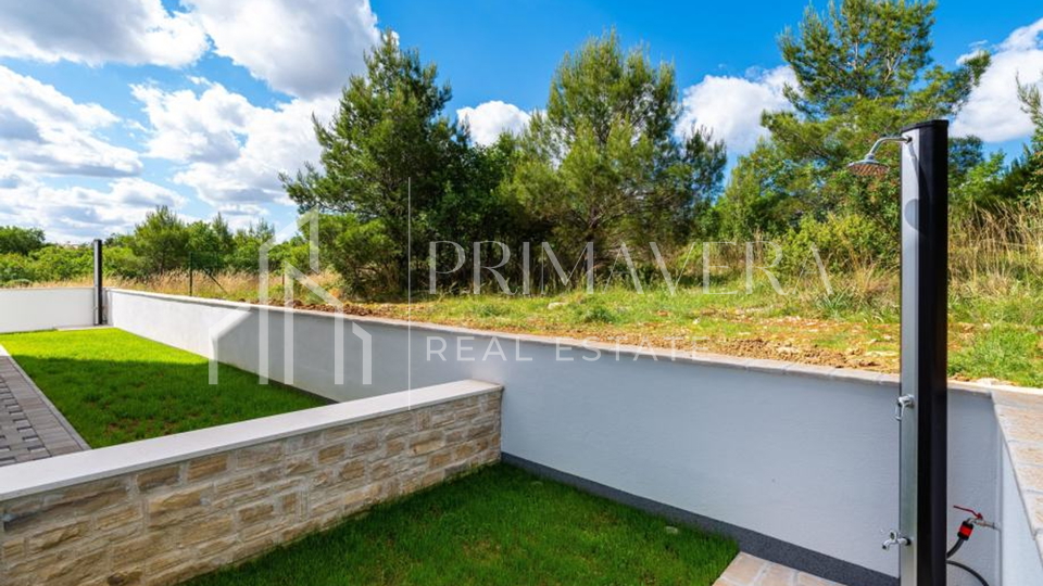 Posedarje, a newly built house with 2 apartments and a beautiful sea view!