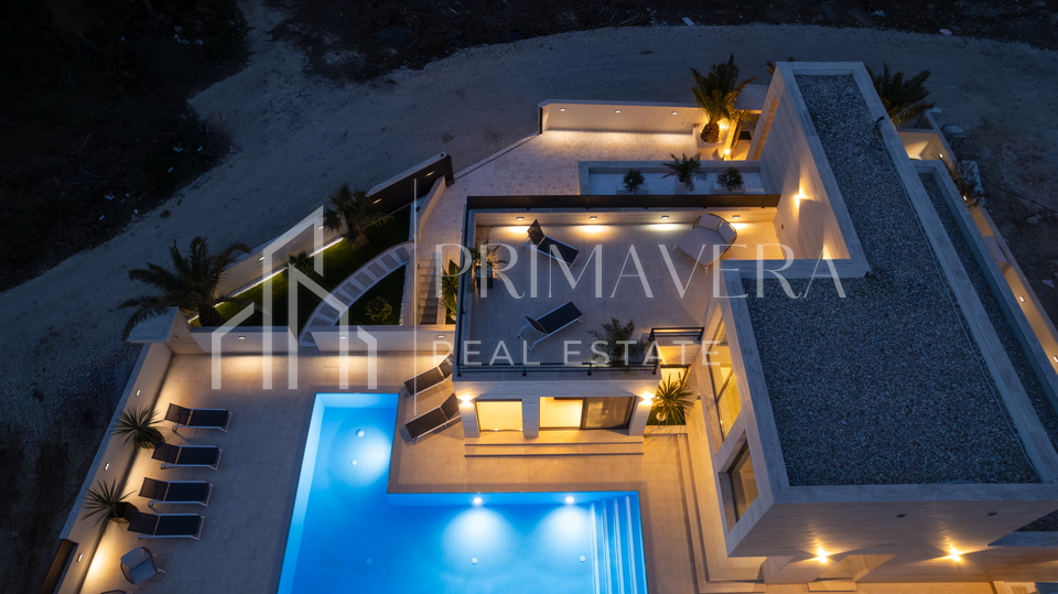 Luksuzna vila s bazenom i pogledom na more&comma; Podvr&scaron;je&comma; Ra&zcaron;anac