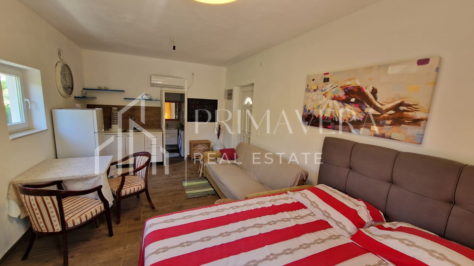 Pašman, Banj, house on a spacious garden, only 30m from the sea and the beach