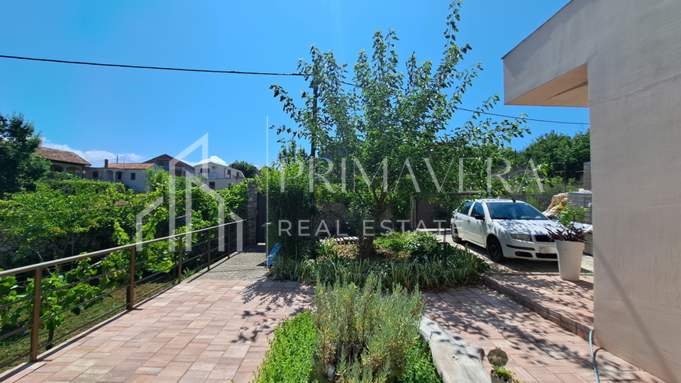 Pašman, Banj, house on a spacious garden, only 30m from the sea and the beach