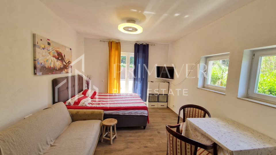 Pašman, Banj, house on a spacious garden, only 30m from the sea and the beach