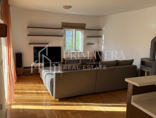 Višnjik, komforan dvosoban stan na visokom prizemlju, 85 m2