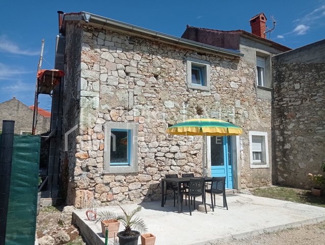 Banj, island Pašman, a semi-detached stone house