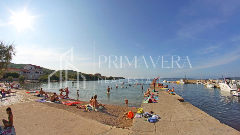 Banj, otok Pašman, građevinsko zemljište 600 m2, 300 m od mora