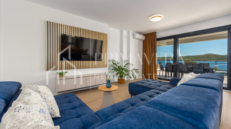Posedarje&comma; nova luksuzna vila prvi red uz more