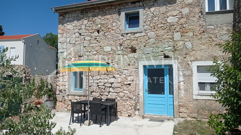 Banj&comma; Pa&scaron;man&comma; kamena ku&cacute;a u nizu
