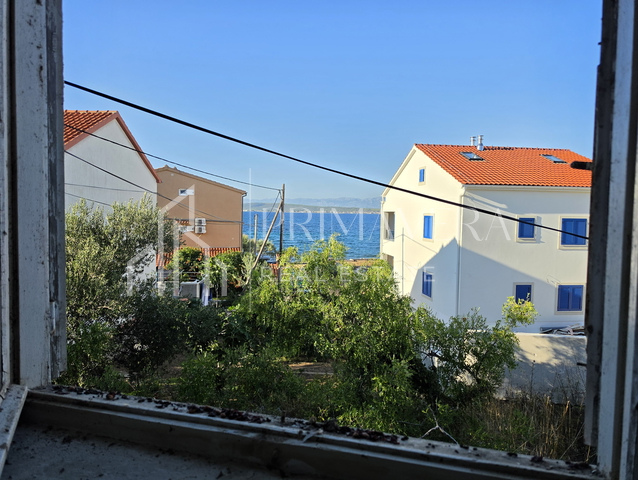 Banj, Pašman, kuća za renovaciju u blizini mora, velika okućnica