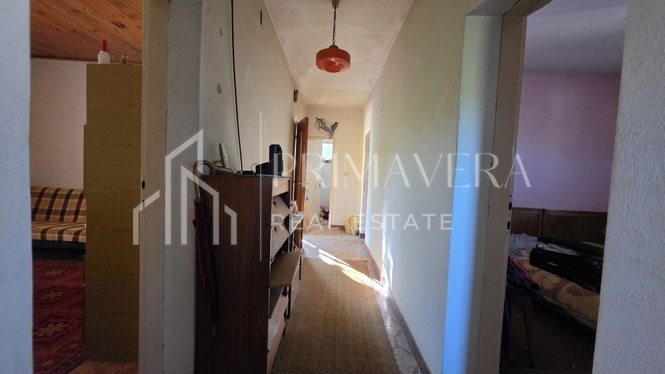 Banj&comma; Pa&scaron;man&comma; ku&cacute;a za renovaciju u blizini mora&comma; velika oku&cacute;nica