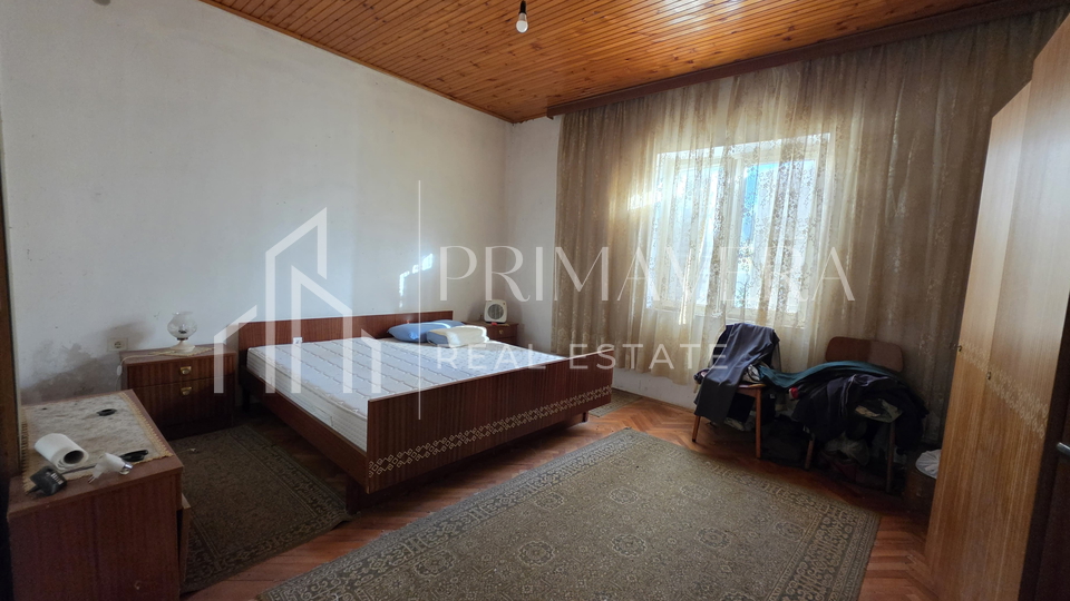 Banj&comma; Pa&scaron;man&comma; ku&cacute;a za renovaciju u blizini mora&comma; velika oku&cacute;nica