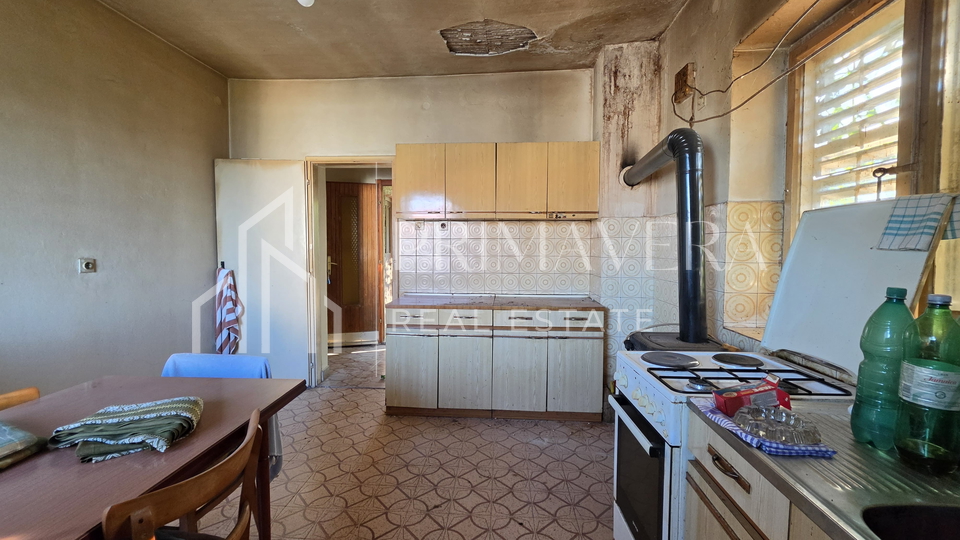 Banj&comma; Pa&scaron;man&comma; ku&cacute;a za renovaciju u blizini mora&comma; velika oku&cacute;nica