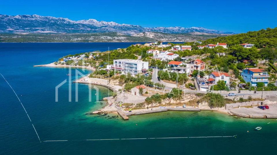 Novigrad&comma; gra&dstrok;evinsko zemlji&scaron;te s panoramskim pogledom