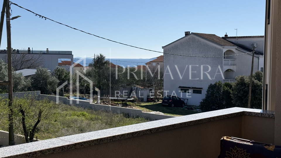 Pako&scaron;tane&comma; dvosobni stan s pogledom na more&comma; namje&scaron;ten&comma; 65 m2