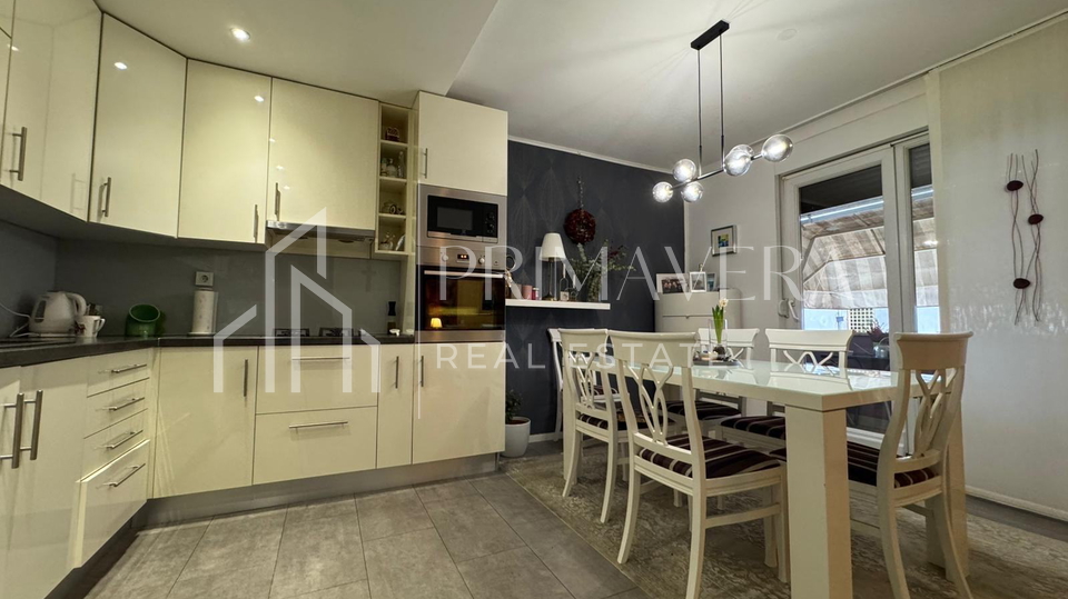 Zadar&sol;Bili brig&comma; prostrani trosobni stan&comma; 89 m2