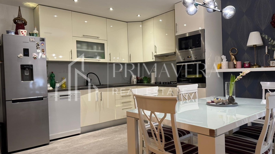 Zadar&sol;Bili brig&comma; prostrani trosobni stan&comma; 89 m2