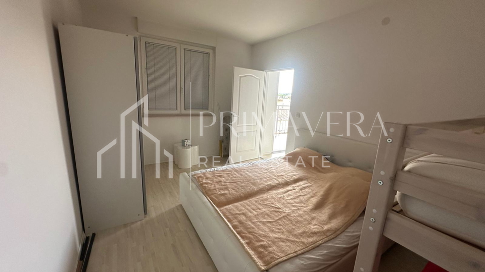 Zadar&sol;Branimirova obala&comma; renovirani stan s prekrasnim pogledom