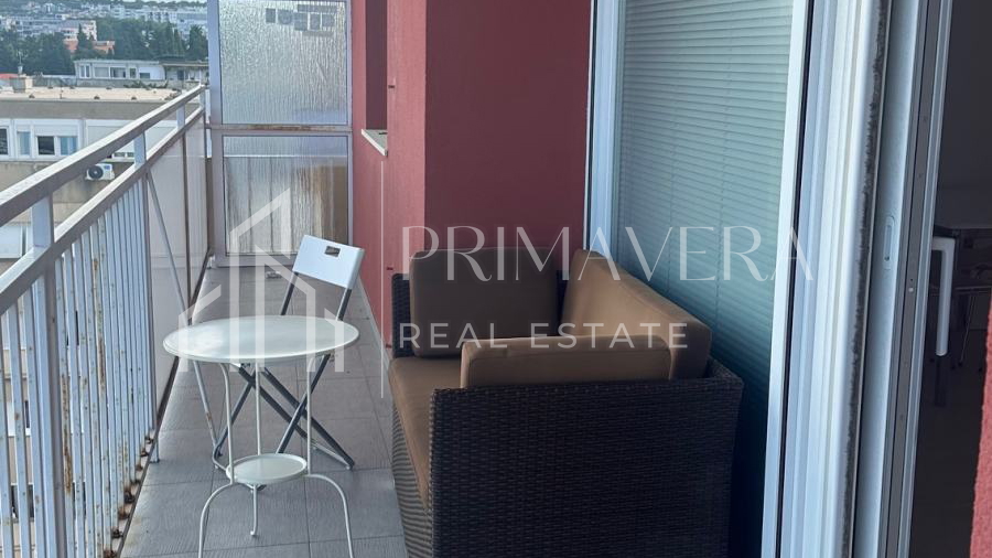 Zadar&sol;Branimirova obala&comma; renovirani stan s prekrasnim pogledom