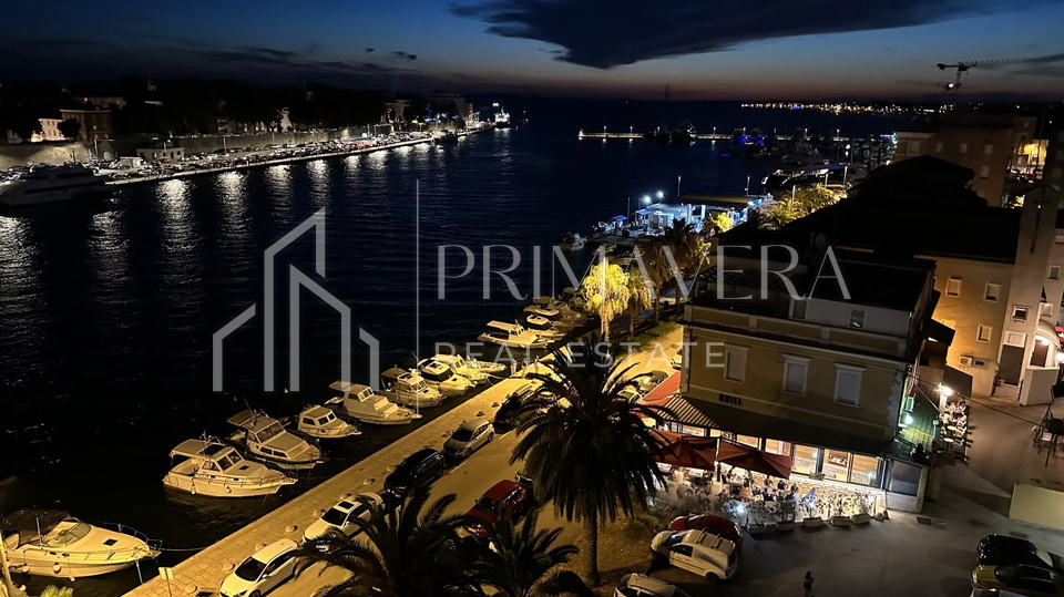 Zadar&sol;Branimirova obala&comma; renovirani stan s prekrasnim pogledom