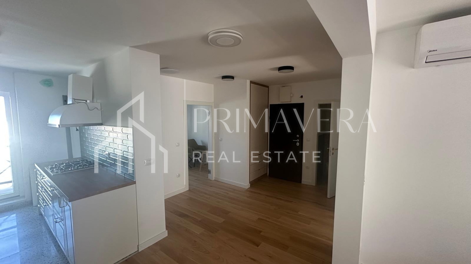 Zadar - Bili brig&comma; potpuno renoviran komforni dvosobni stan&comma; 74 m2