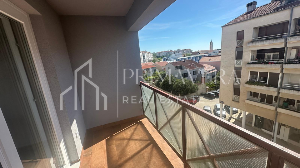 Zadar - Bili brig&comma; potpuno renoviran komforni dvosobni stan&comma; 74 m2