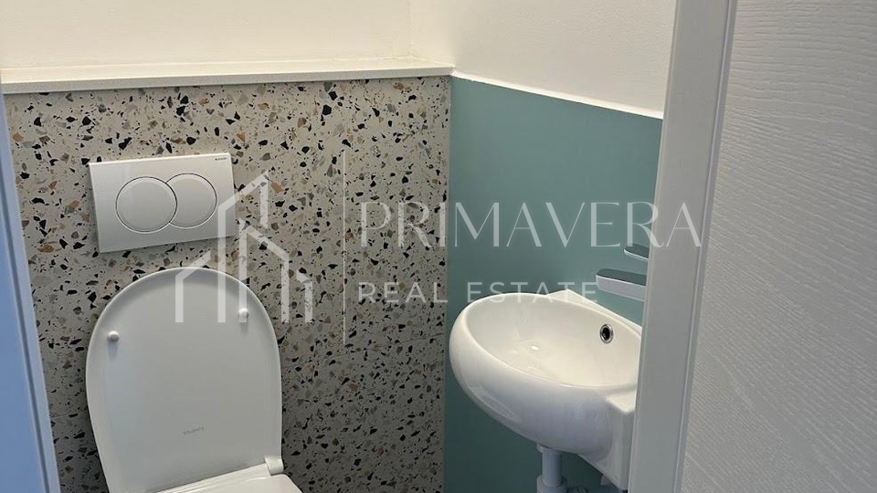 Zadar - Bili brig&comma; potpuno renoviran komforni dvosobni stan&comma; 74 m2