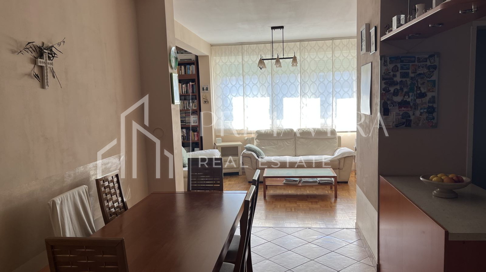 Zadar&sol;Smiljevac&comma; komforni trosobni stan&comma; kompletno namje&scaron;ten&comma; 95 m2